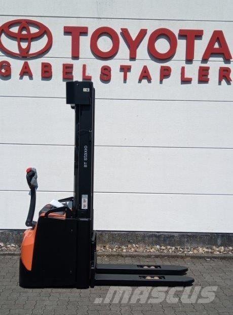 Toyota SWE160L 보행식 리치 지게차