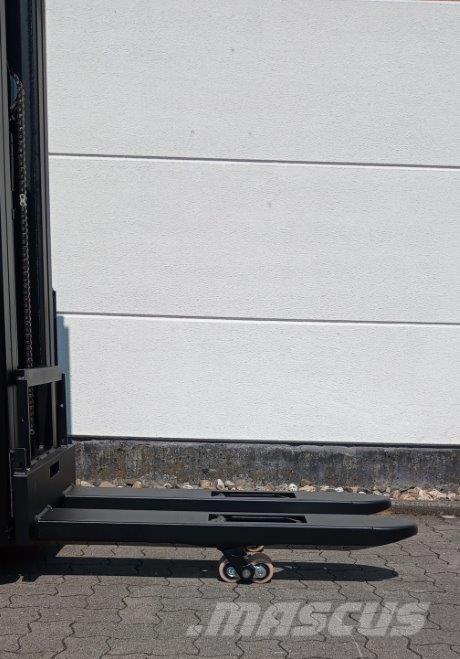 Toyota SWE160L 보행식 리치 지게차