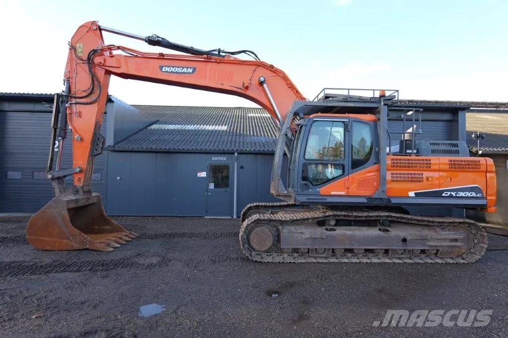 Doosan DX300LC 대형 굴삭기 29톤 이상
