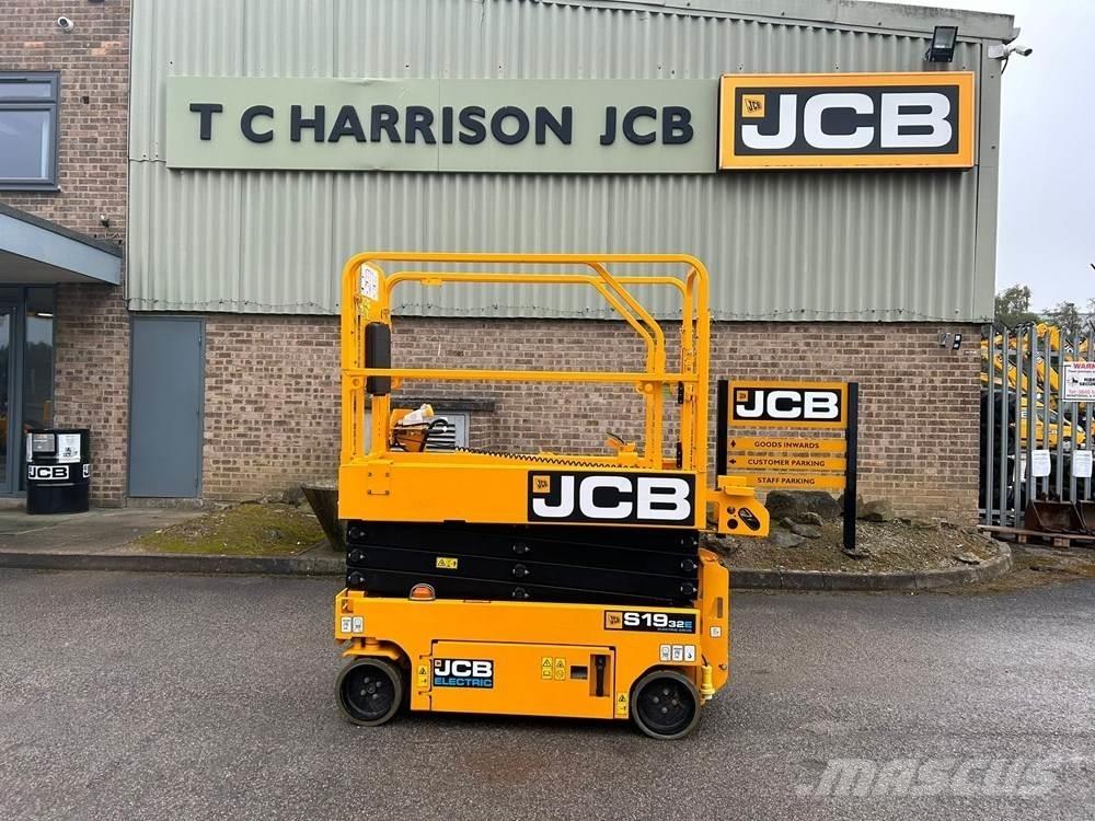 JCB S1932E 가위형 리프트