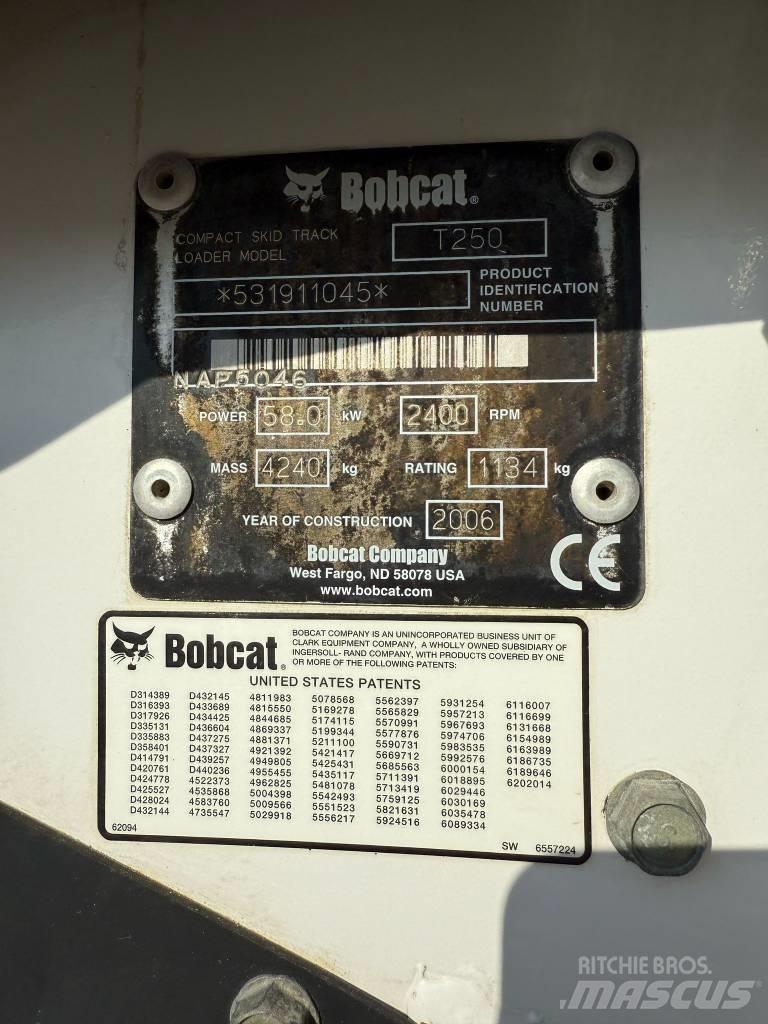 Bobcat T 250 궤도식 로우더