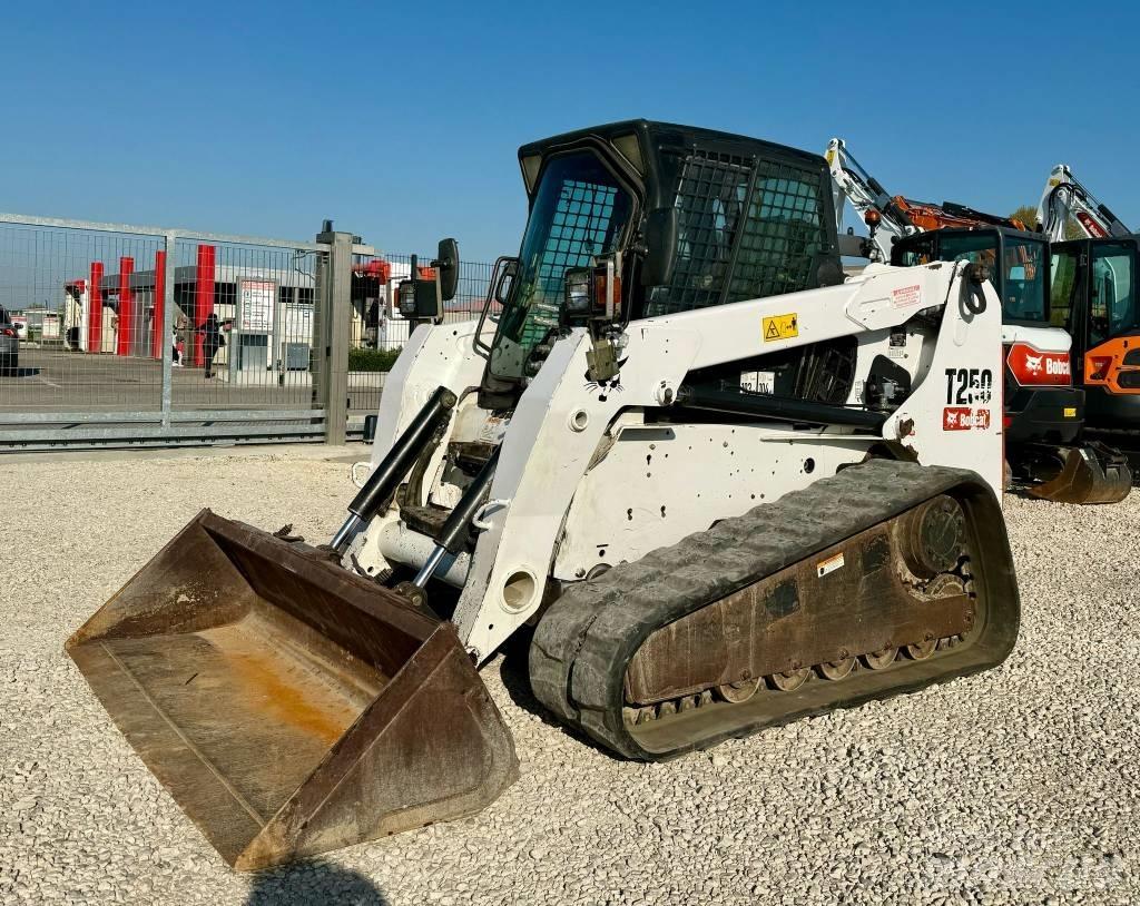 Bobcat T 250 궤도식 로우더