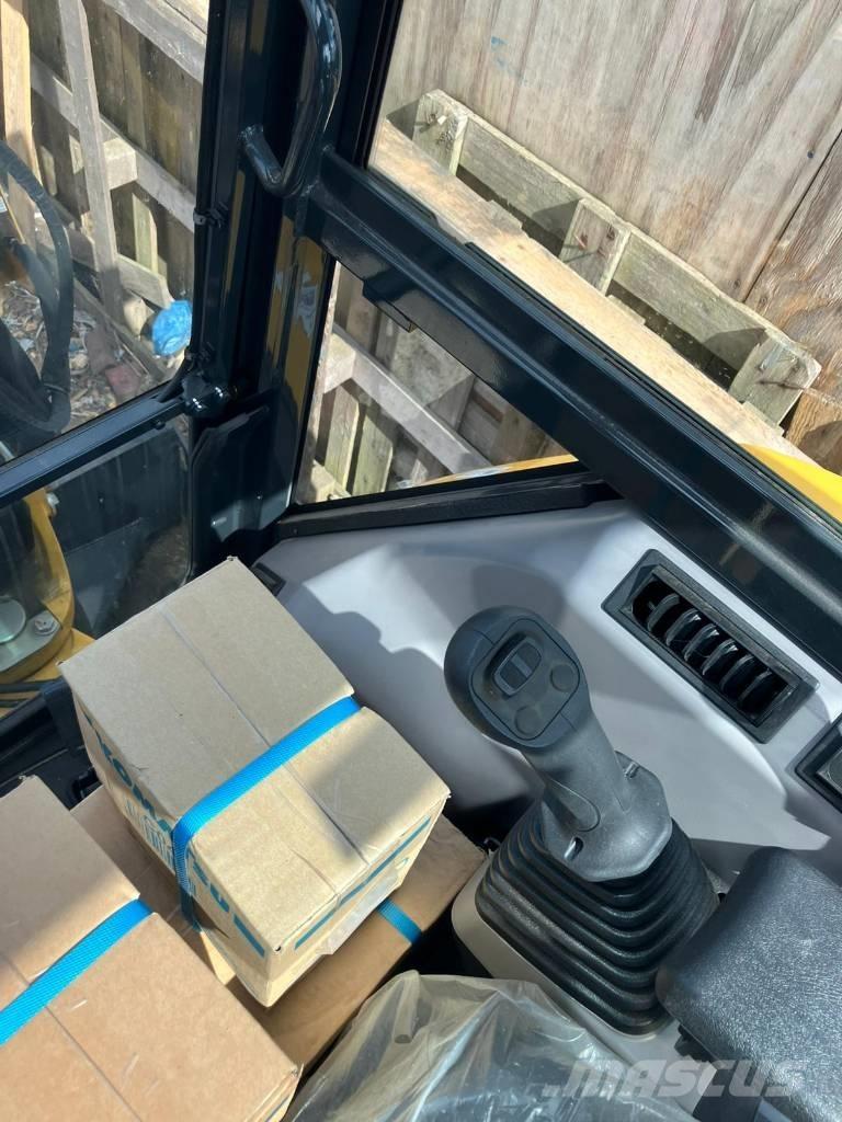 Komatsu PC 26 MR 소형 굴삭기 7톤 미만