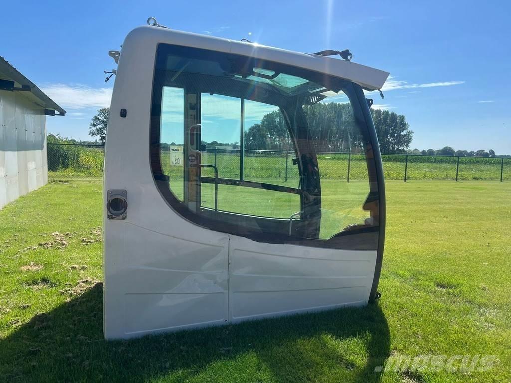 Liebherr 11407040 캐빈 및 인테리어