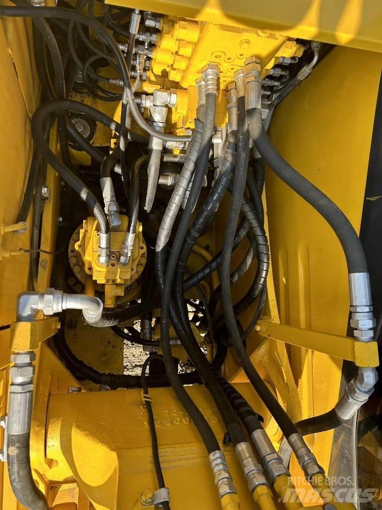 Komatsu PC 130 중형굴삭기 7톤-28톤