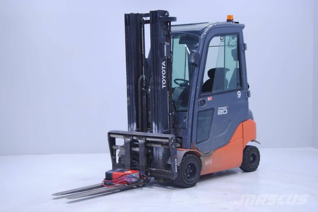 Toyota 8FBMK20T 전동 지게차