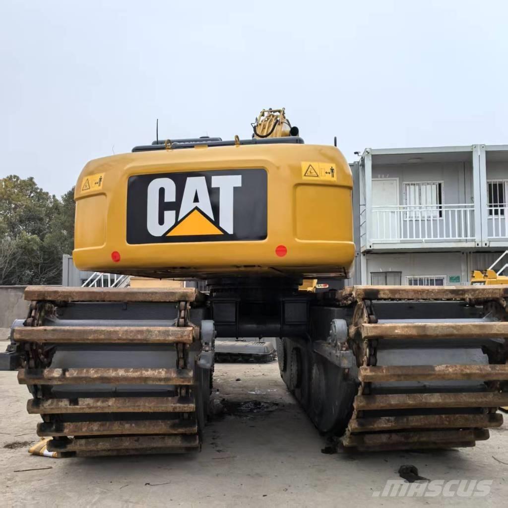 CAT 320 D 수륙양용 굴삭기