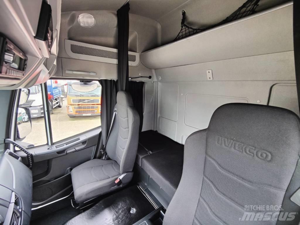 Iveco 180E 28 탑차 트럭