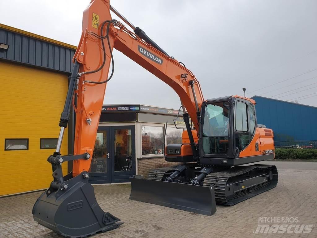 Develon DX140LC 대형 굴삭기 29톤 이상