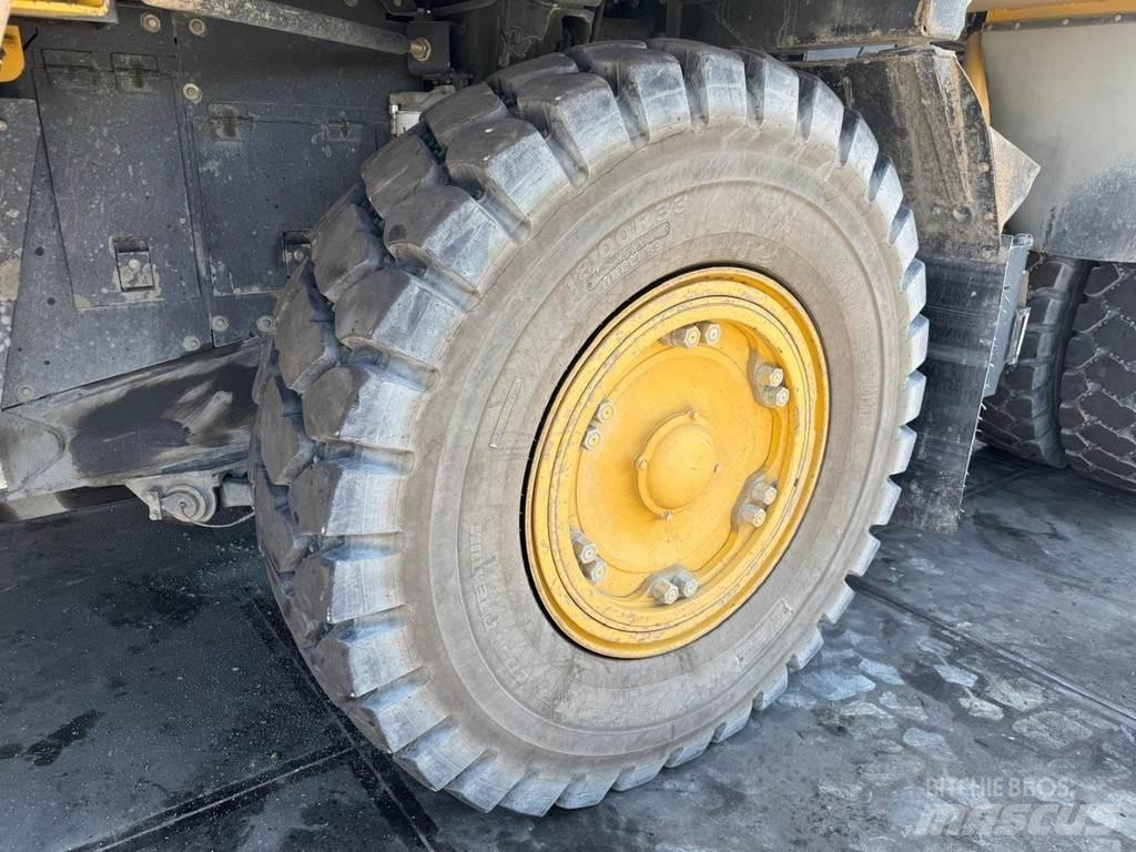 Komatsu HD405-7 초대형 덤프 트럭