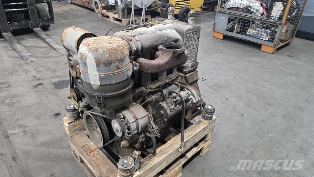 Deutz F3L912 엔진