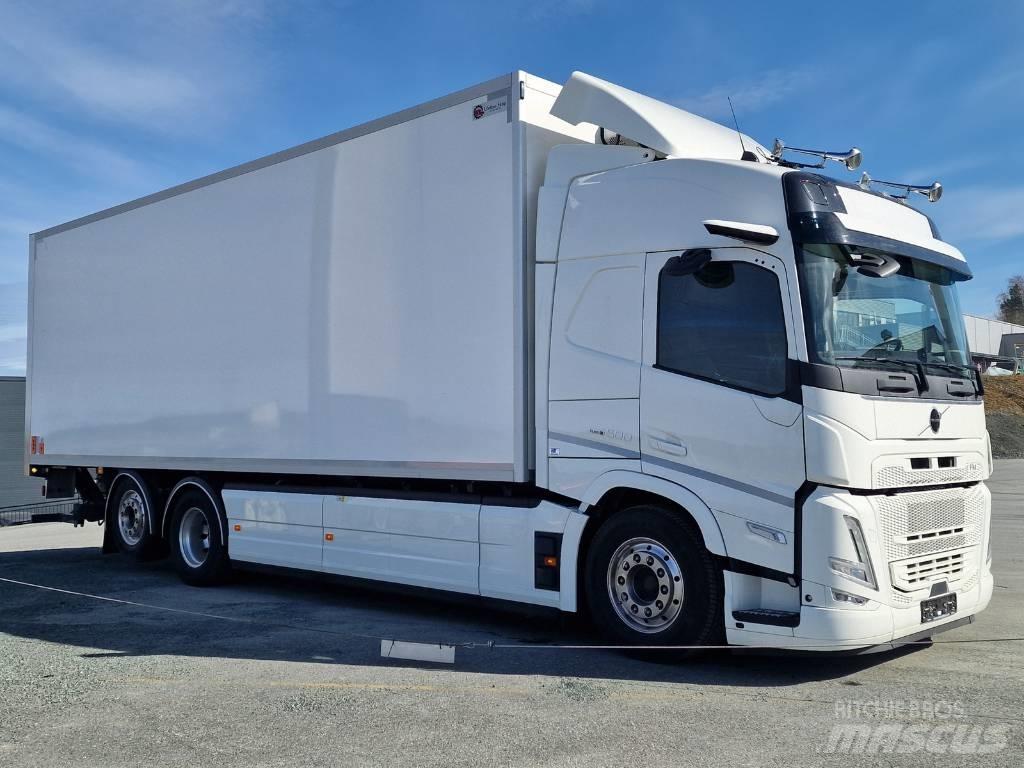 Volvo FM500 6x2 탑차 트럭