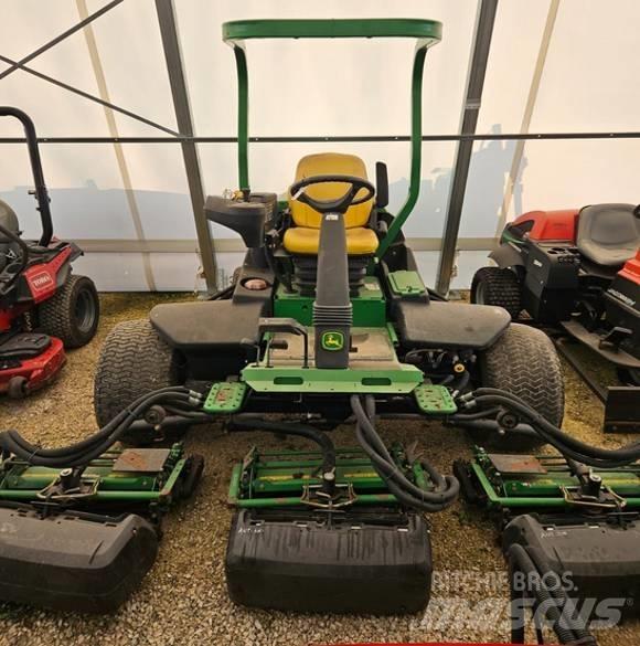 John Deere 8700 페어웨이 잔디깎기