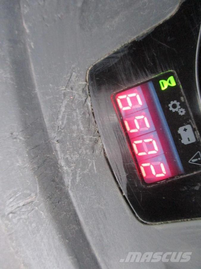 BT LPE200 로우 리프터(승강대 포함)