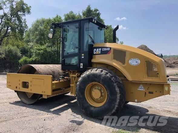CAT CS 64 B 싱글 드럼 롤러