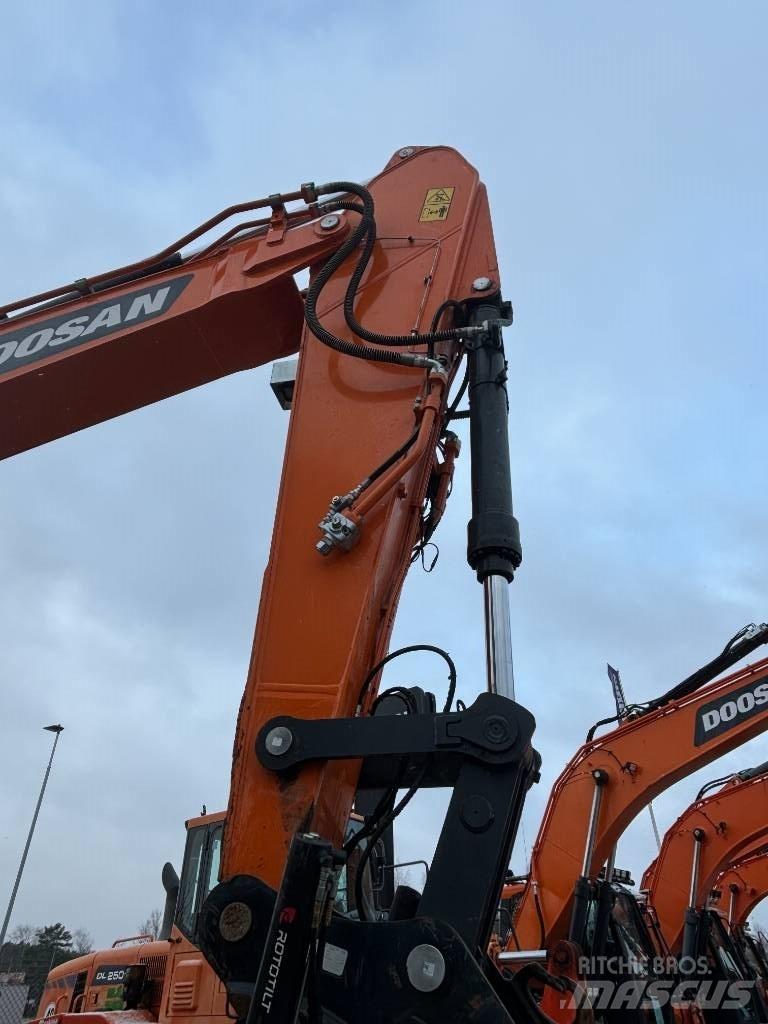 Doosan DX 300 LC-7 대형 굴삭기 29톤 이상