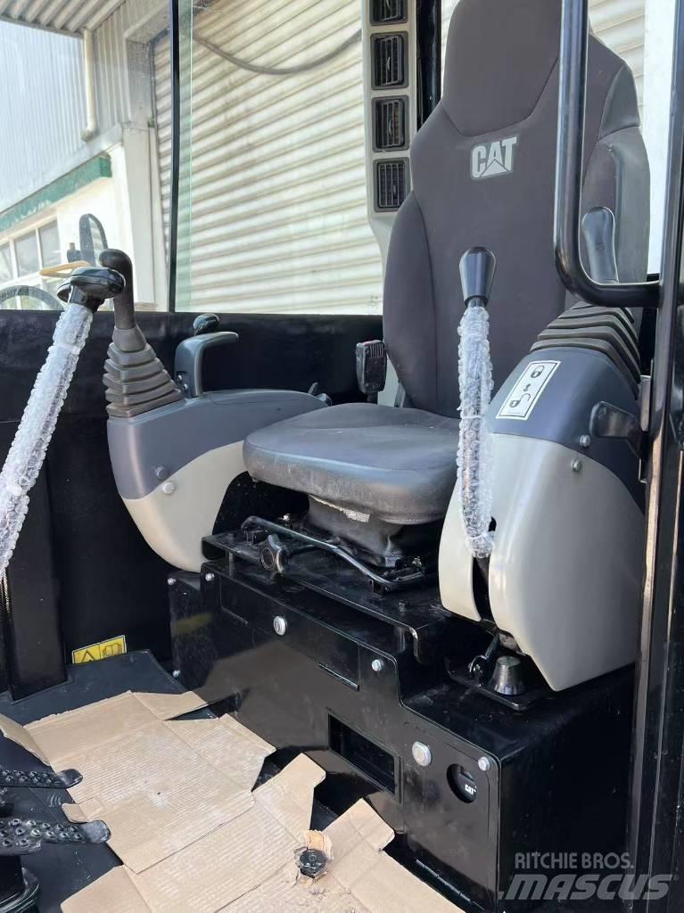 CAT 305.5 대형 굴삭기 29톤 이상