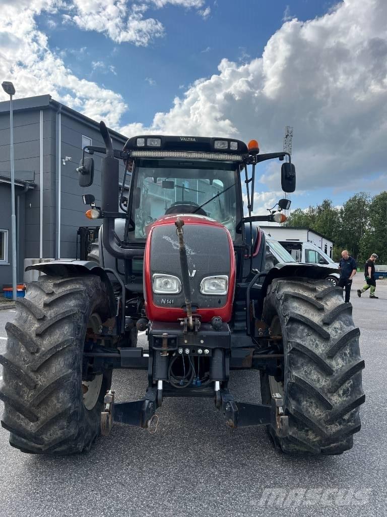 Valtra N 141 트랙터