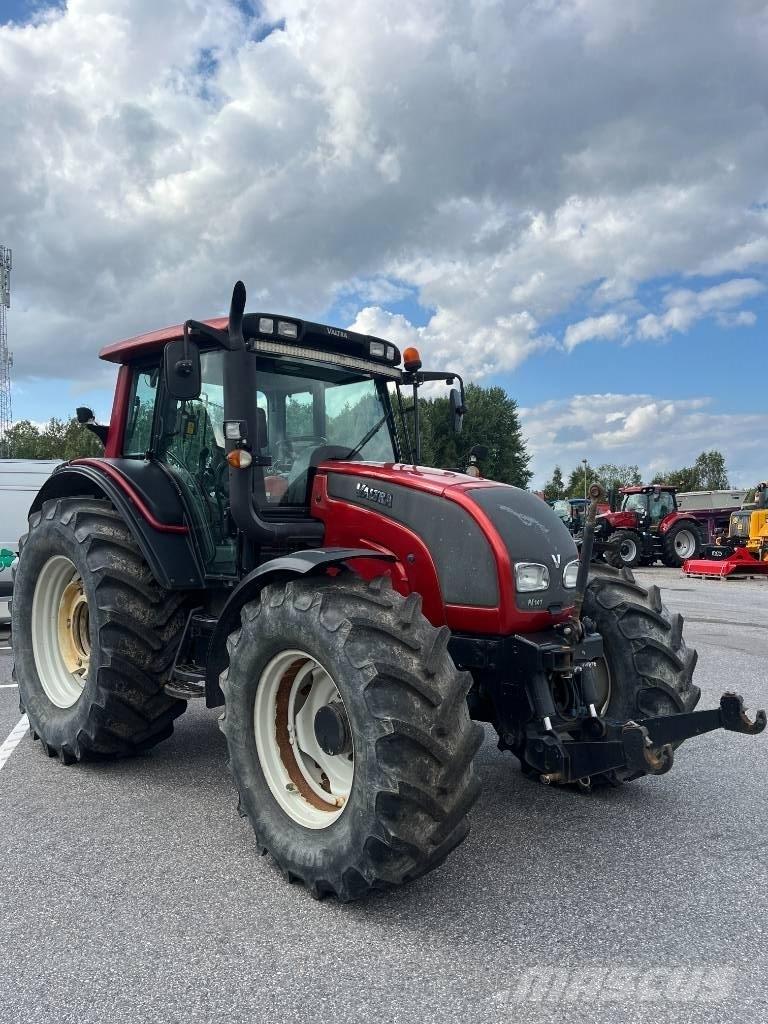 Valtra N 141 트랙터
