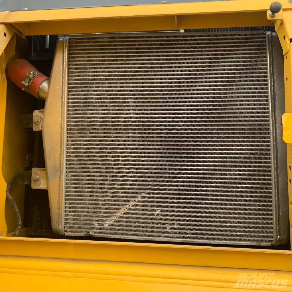 Komatsu PC450-8 대형 굴삭기 29톤 이상