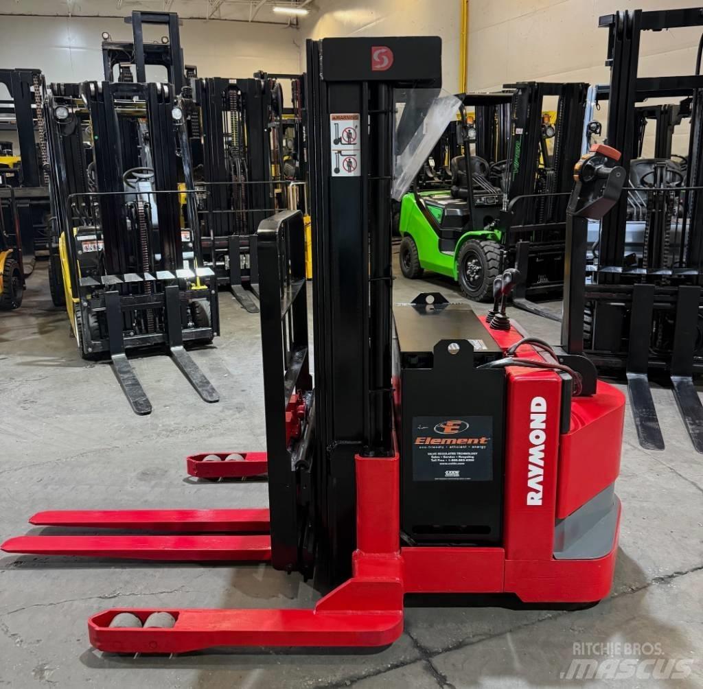 Raymond DSX040 보행식 리치 지게차