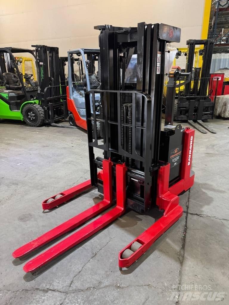 Raymond DSX040 보행식 리치 지게차