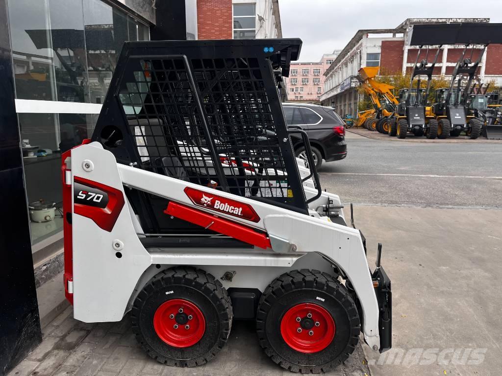 Bobcat S 70  스키드로더
