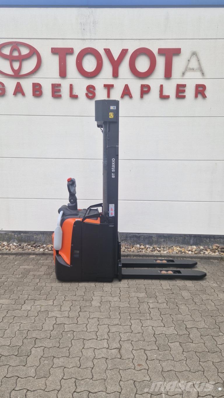 Toyota SPE160 보행식 리치 지게차