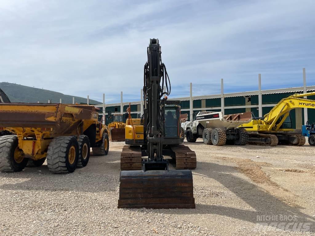 Volvo ECR 235 DL 대형 굴삭기 29톤 이상