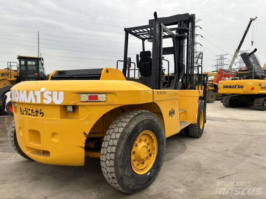 Komatsu FD200 텔러 핸들러