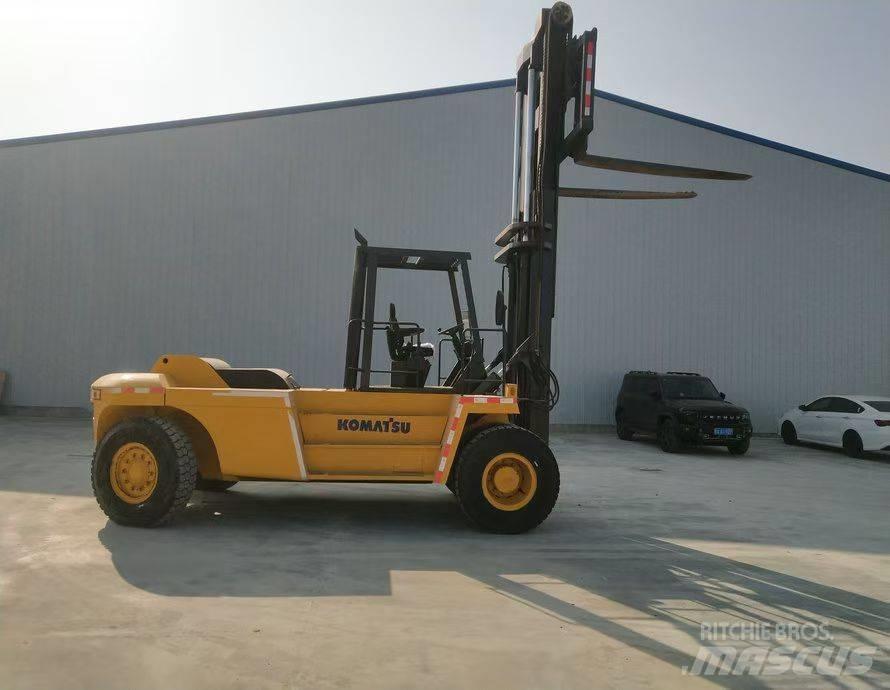 Komatsu FD200 텔러 핸들러