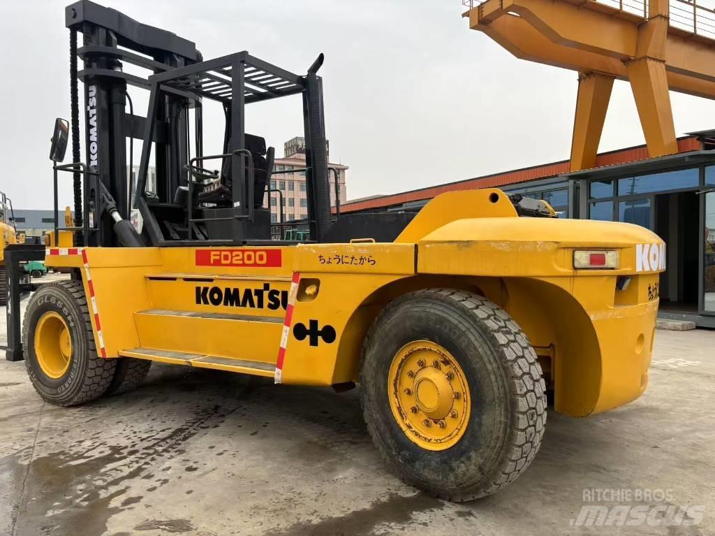 Komatsu FD200 텔러 핸들러