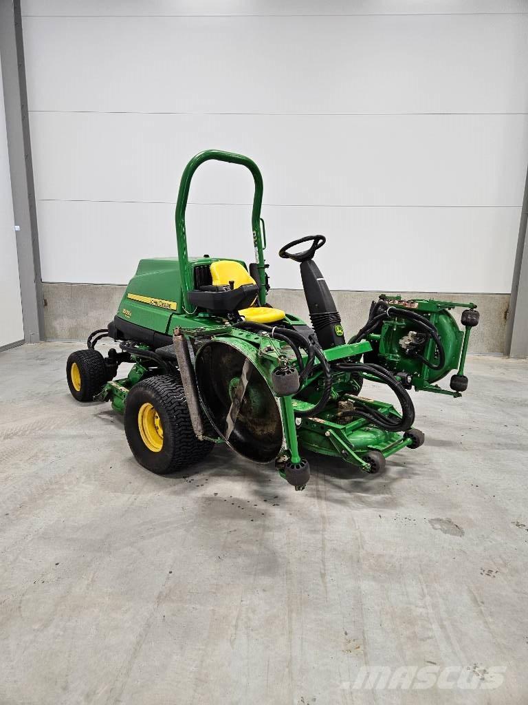 John Deere 9009A 거친면 다듬기 위한 잔디깎기
