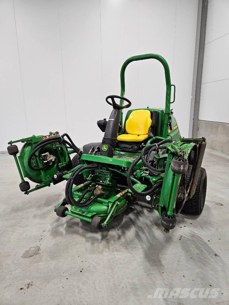 John Deere 9009A 거친면 다듬기 위한 잔디깎기