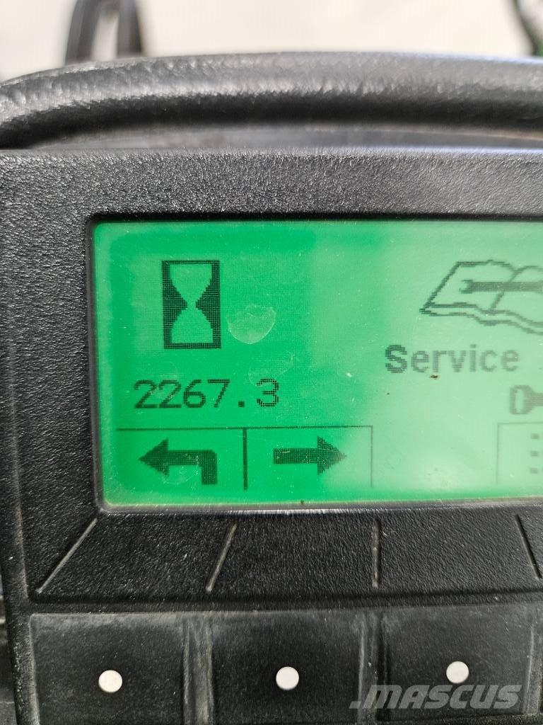 John Deere 9009A 거친면 다듬기 위한 잔디깎기