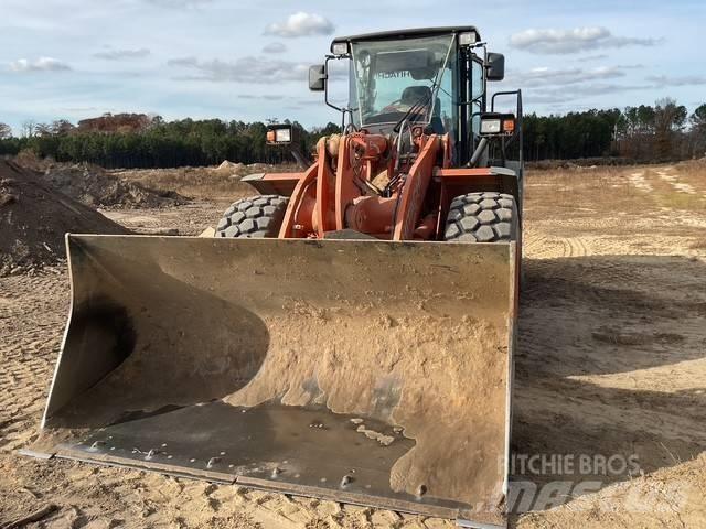 Hitachi ZW 220  휠로우더