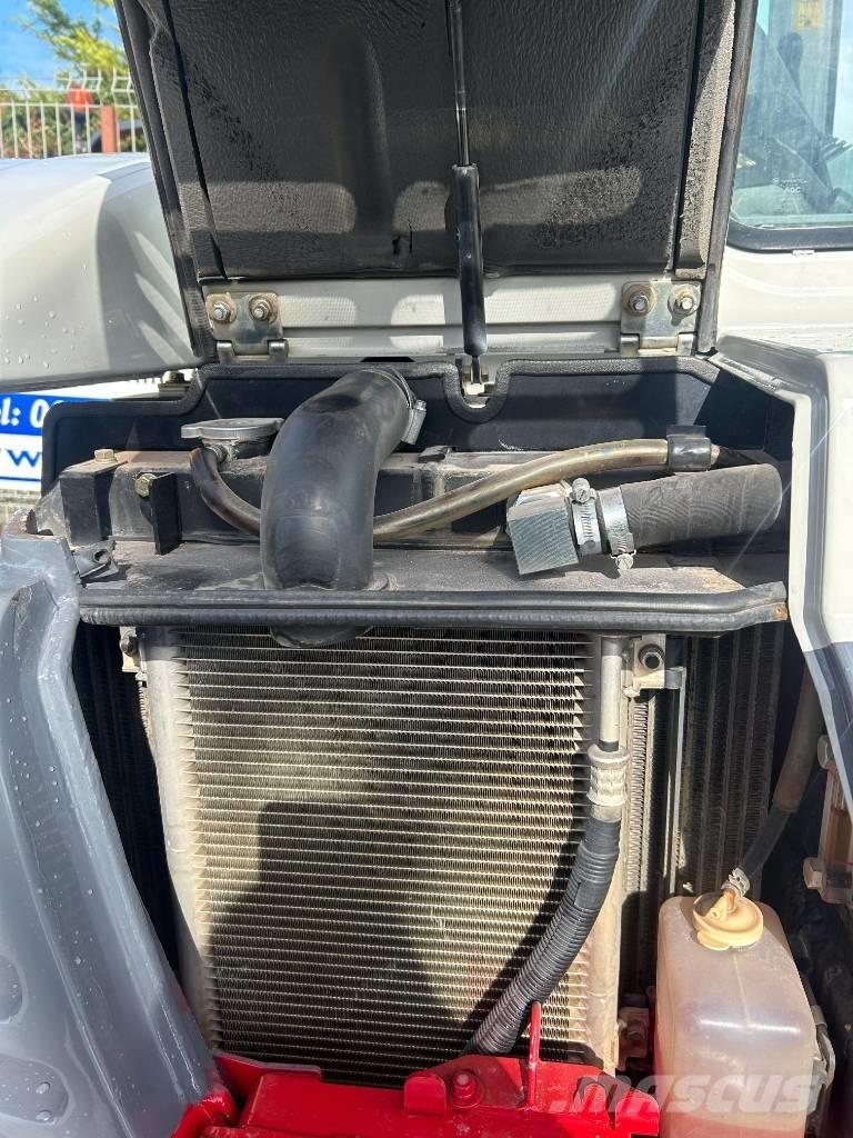 Takeuchi TB 250 소형 굴삭기 7톤 미만