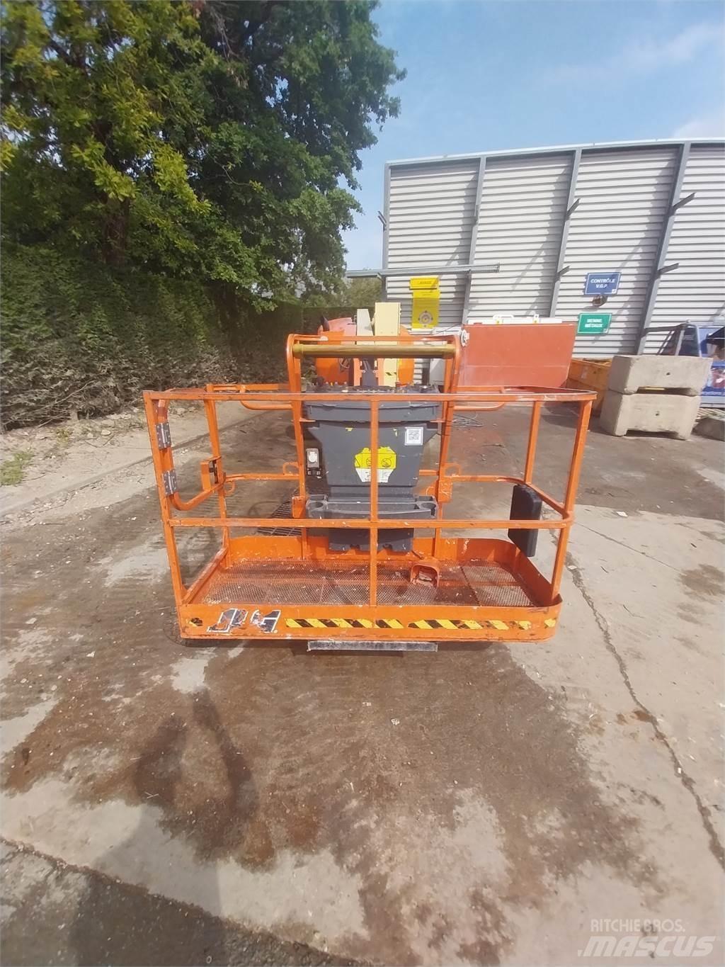 JLG 520AJ 관절형 전동이동 리프트