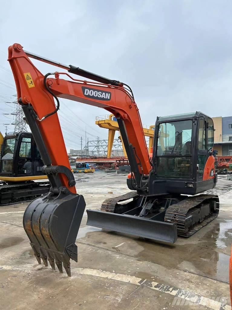 Doosan DX60-9 소형 굴삭기 7톤 미만