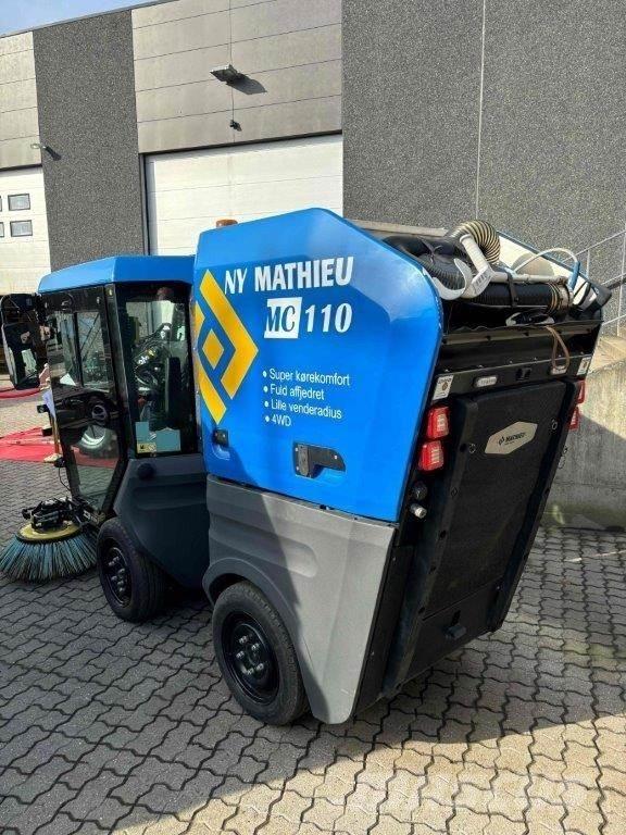 Mathieu MC110 도로 청소차