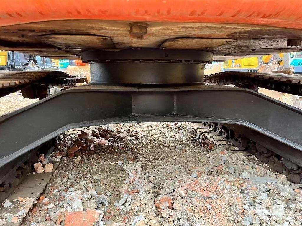 Hitachi ZX 135 US 대형 굴삭기 29톤 이상