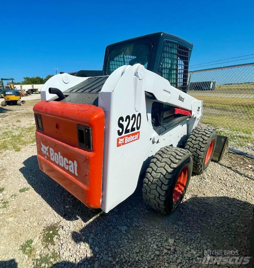 Bobcat S 220  스키드로더