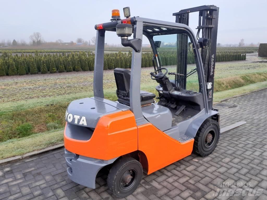 Toyota Tonero 25 디젤 지게차