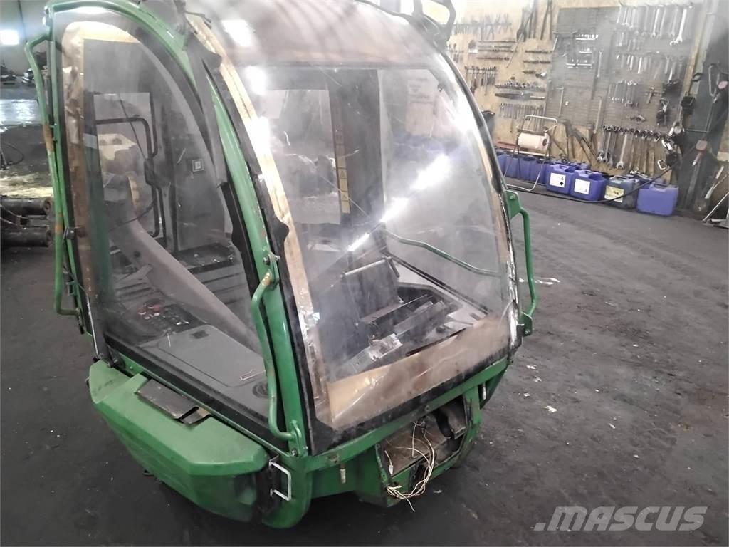 John Deere 1270E 캐빈 및 인테리어