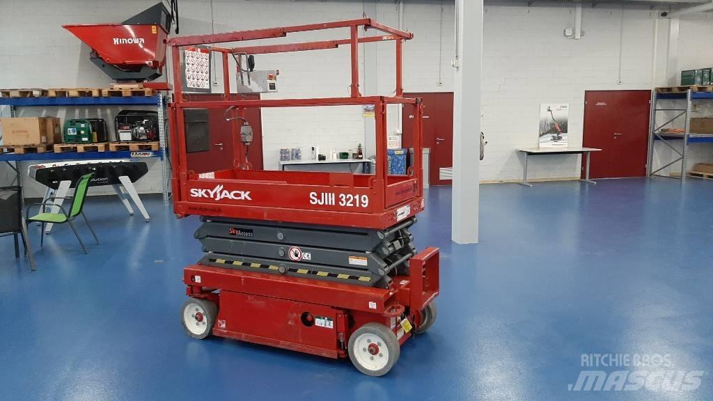 SkyJack SJIII 3219 가위형 리프트