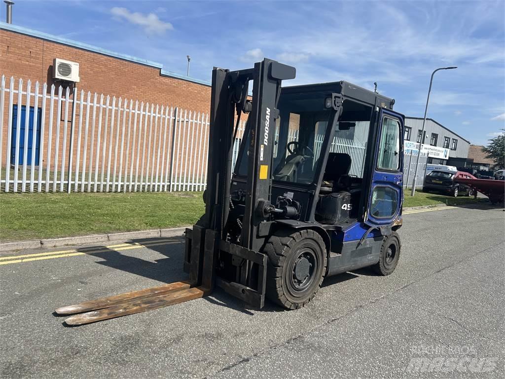 Doosan D45SC-5 디젤 지게차