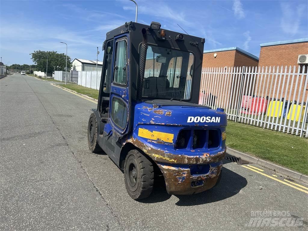 Doosan D45SC-5 디젤 지게차