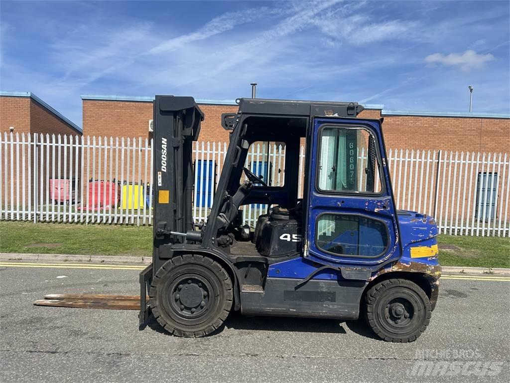 Doosan D45SC-5 디젤 지게차