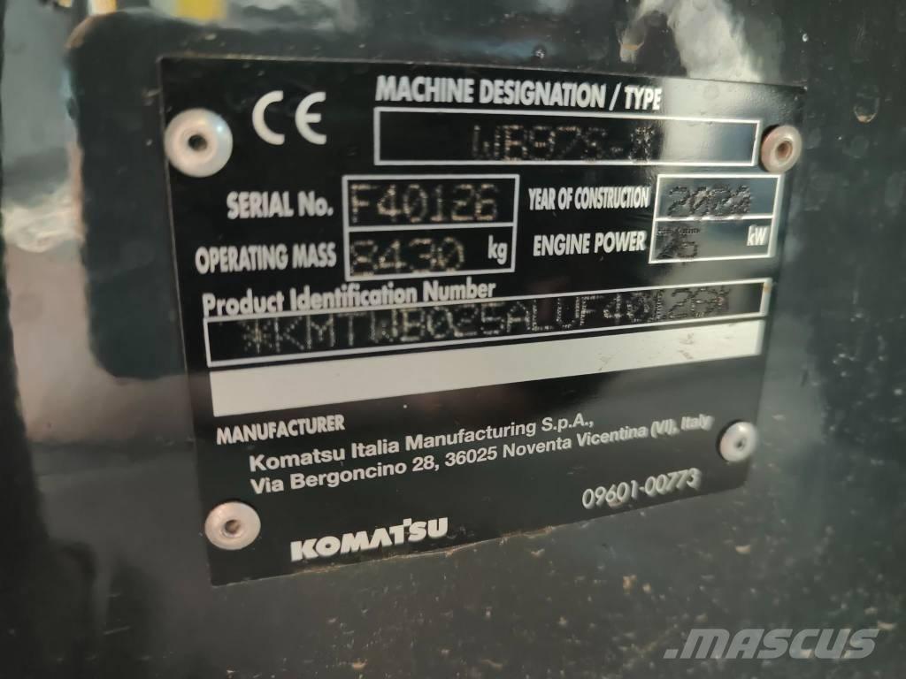 Komatsu WB 97 S-8 백호로더