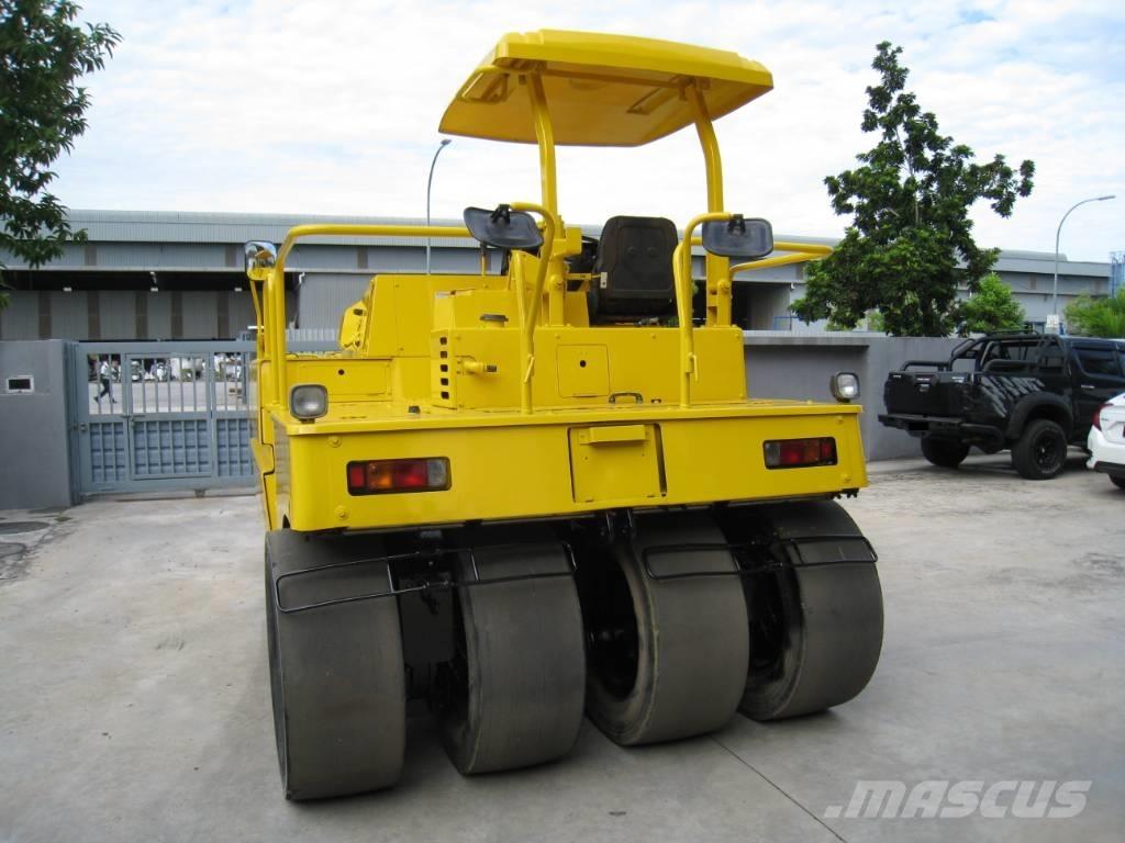 Sakai TZ 701 공기 타이어 롤러